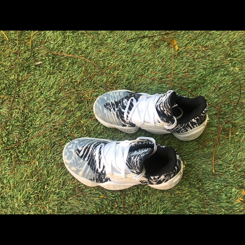 Adidas Harden Volume 4 boys sneakers
